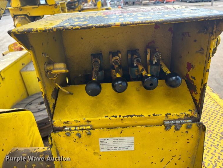 image for item EE4202 1984 GMC 7000 bucket truck