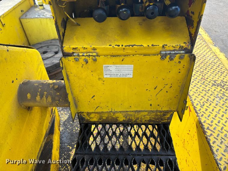 image for item EE4202 1984 GMC 7000 bucket truck