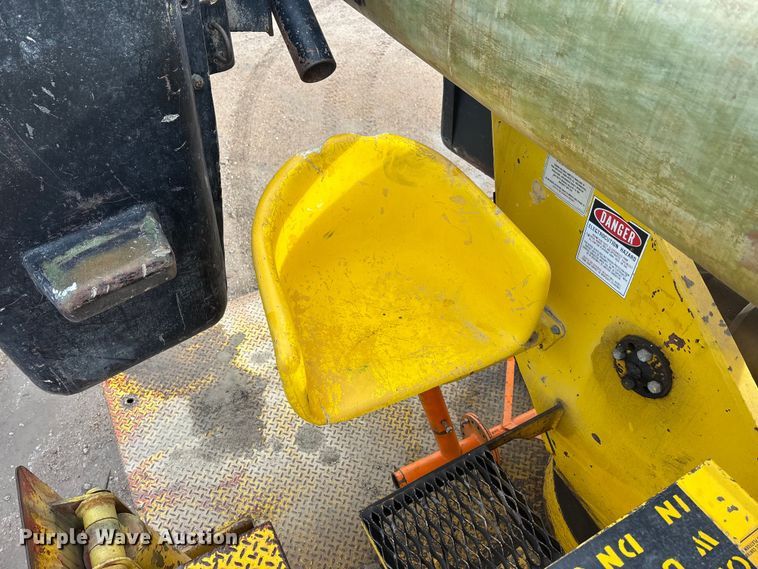 image for item EE4202 1984 GMC 7000 bucket truck