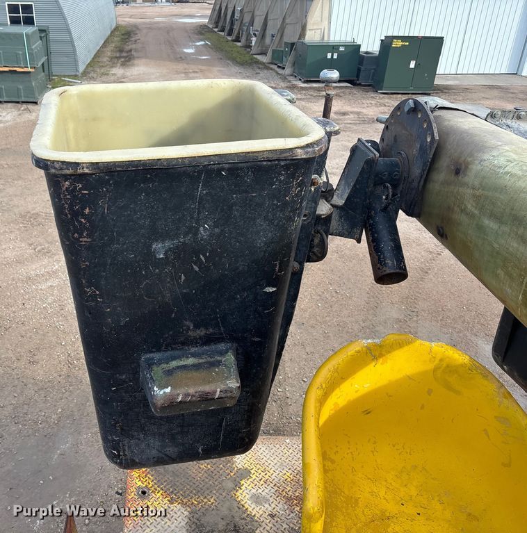 image for item EE4202 1984 GMC 7000 bucket truck