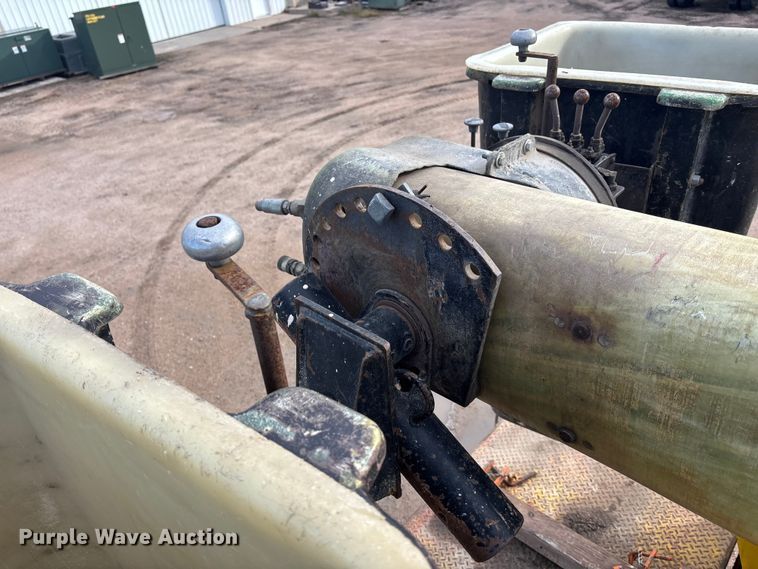 image for item EE4202 1984 GMC 7000 bucket truck