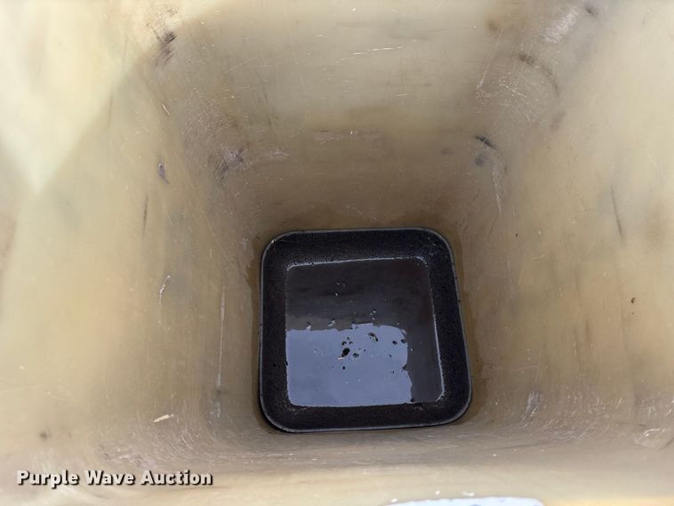 image for item EE4202 1984 GMC 7000 bucket truck