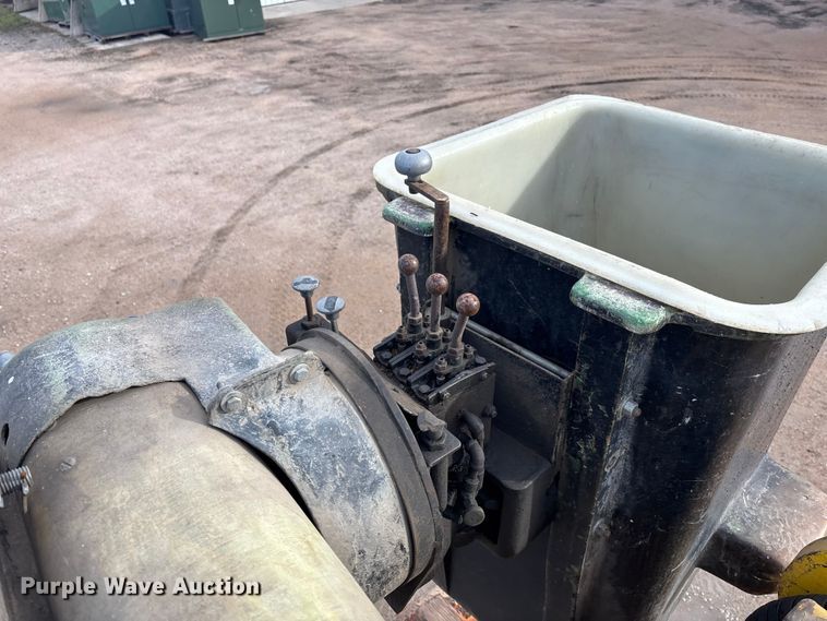 image for item EE4202 1984 GMC 7000 bucket truck