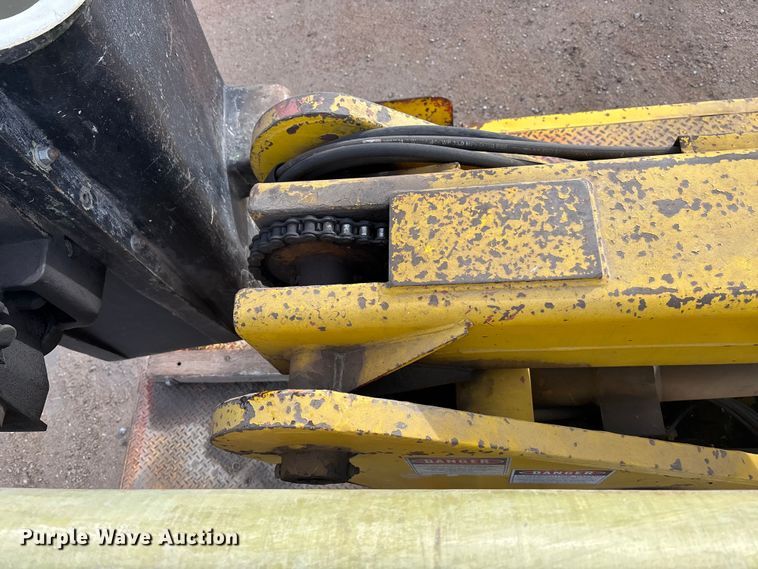 image for item EE4202 1984 GMC 7000 bucket truck