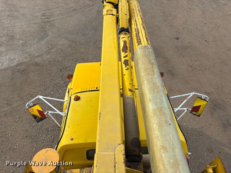 image for item EE4202 1984 GMC 7000 bucket truck