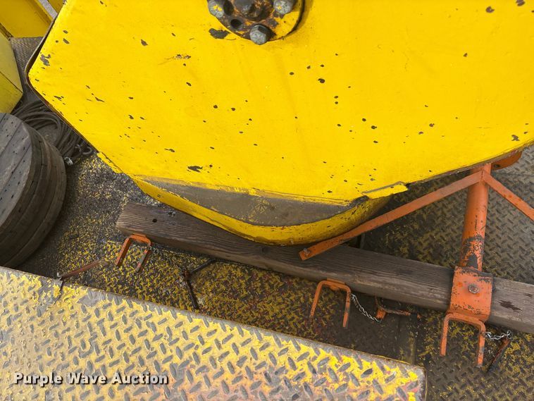 image for item EE4202 1984 GMC 7000 bucket truck