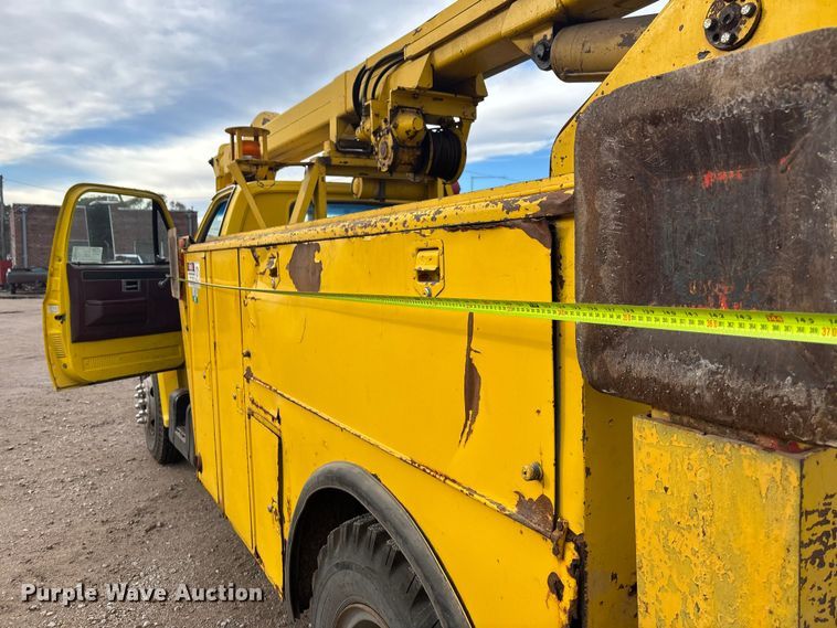 image for item EE4202 1984 GMC 7000 bucket truck