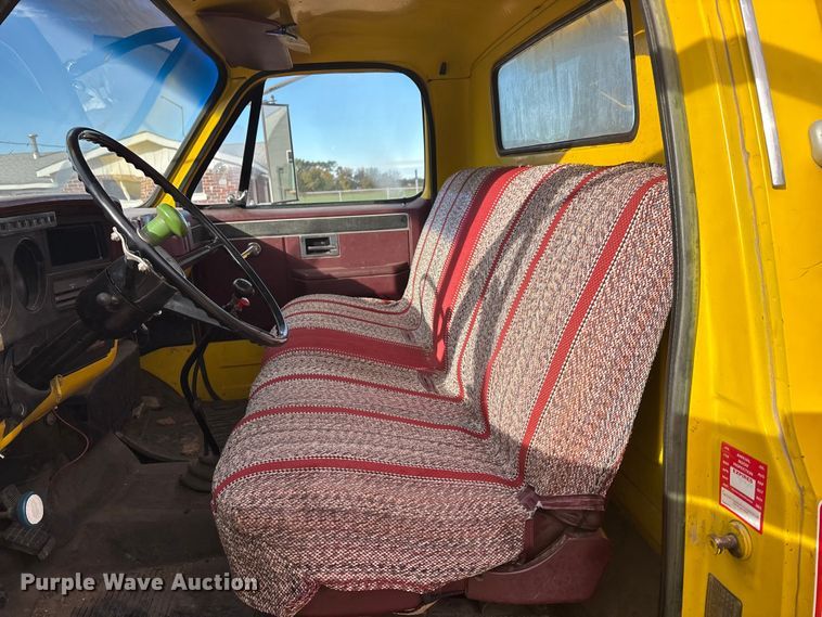 image for item EE4202 1984 GMC 7000 bucket truck