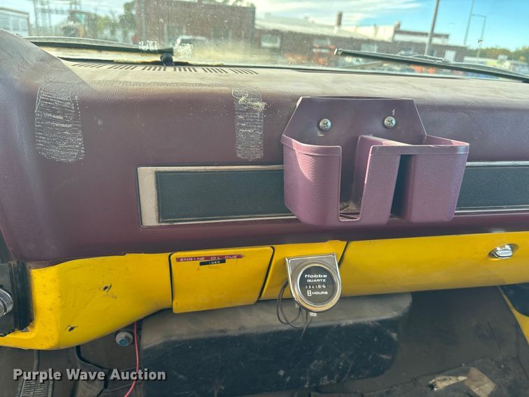 image for item EE4202 1984 GMC 7000 bucket truck