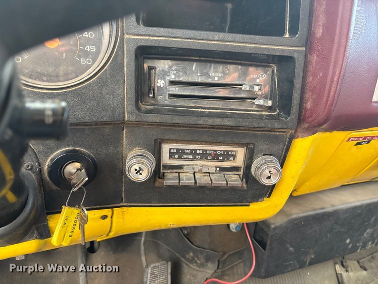 image for item EE4202 1984 GMC 7000 bucket truck