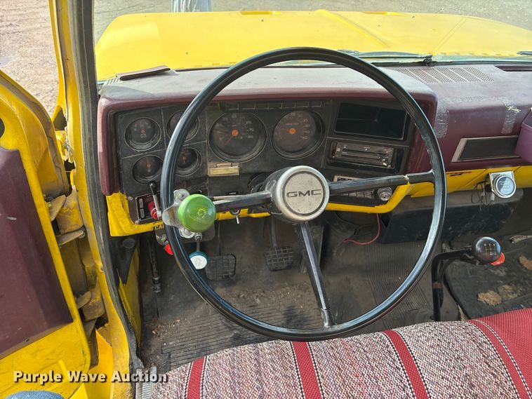 image for item EE4202 1984 GMC 7000 bucket truck