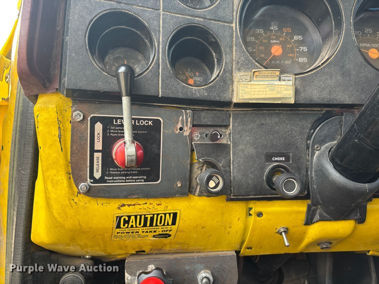 image for item EE4202 1984 GMC 7000 bucket truck