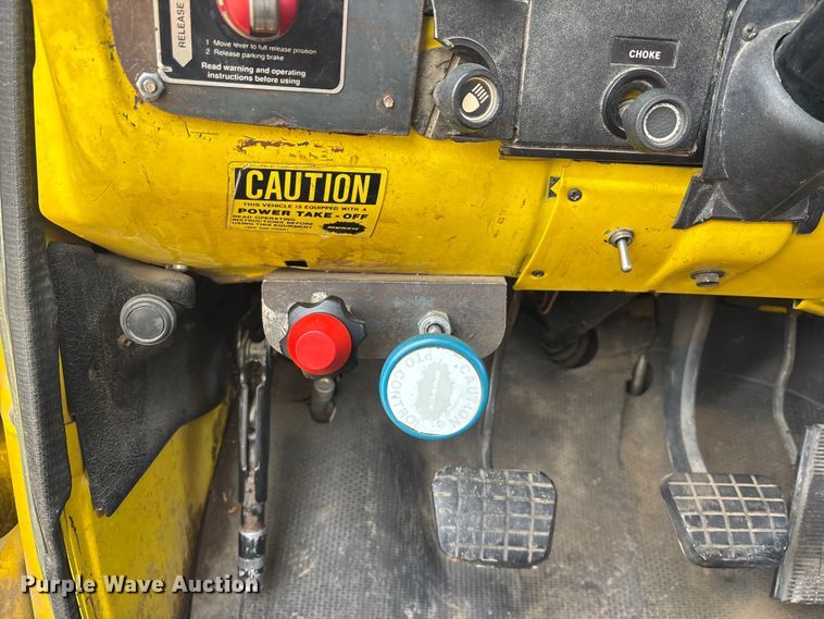 image for item EE4202 1984 GMC 7000 bucket truck