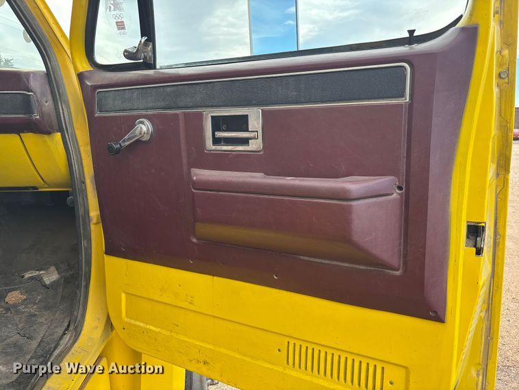 image for item EE4202 1984 GMC 7000 bucket truck