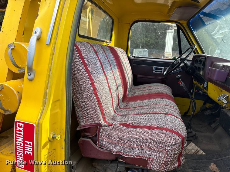 image for item EE4202 1984 GMC 7000 bucket truck