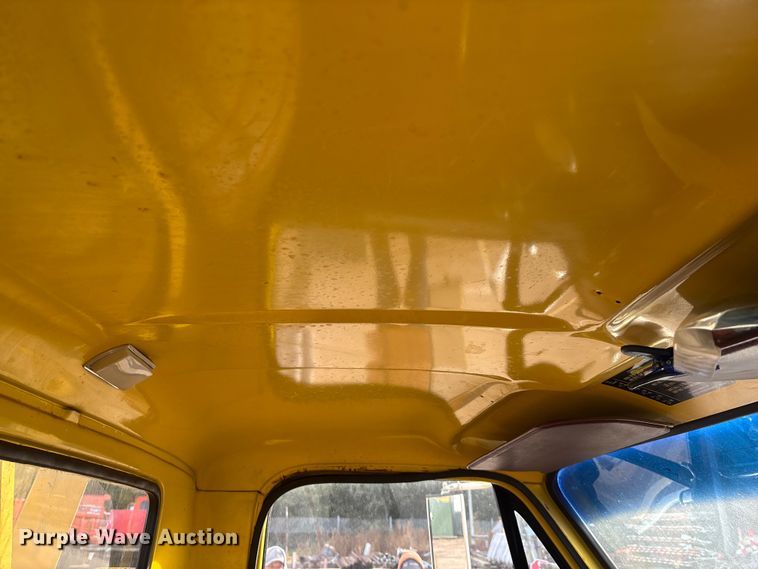 image for item EE4202 1984 GMC 7000 bucket truck