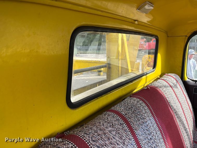 image for item EE4202 1984 GMC 7000 bucket truck