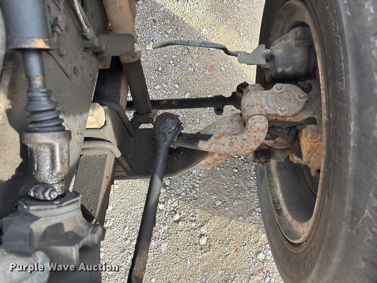 image for item EE4202 1984 GMC 7000 bucket truck