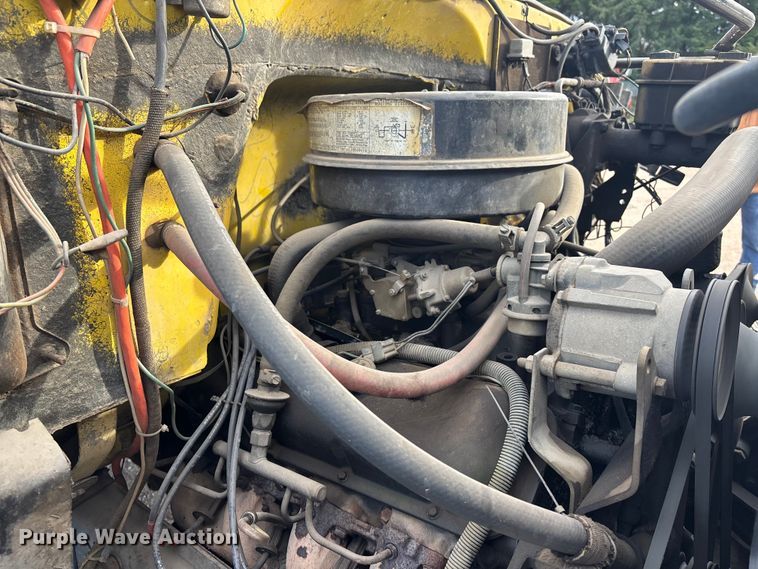 image for item EE4202 1984 GMC 7000 bucket truck