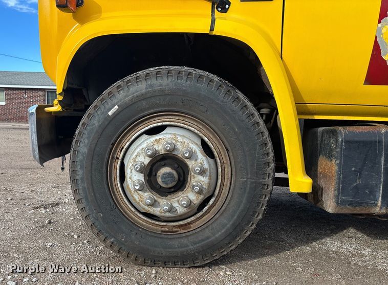 image for item EE4202 1984 GMC 7000 bucket truck