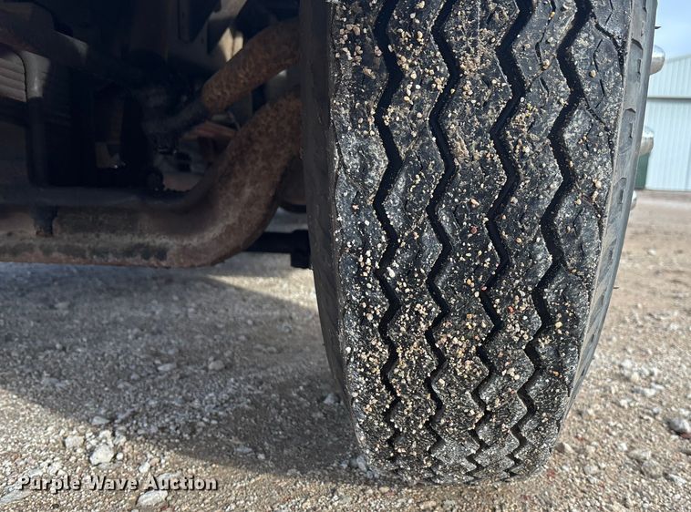 image for item EE4202 1984 GMC 7000 bucket truck