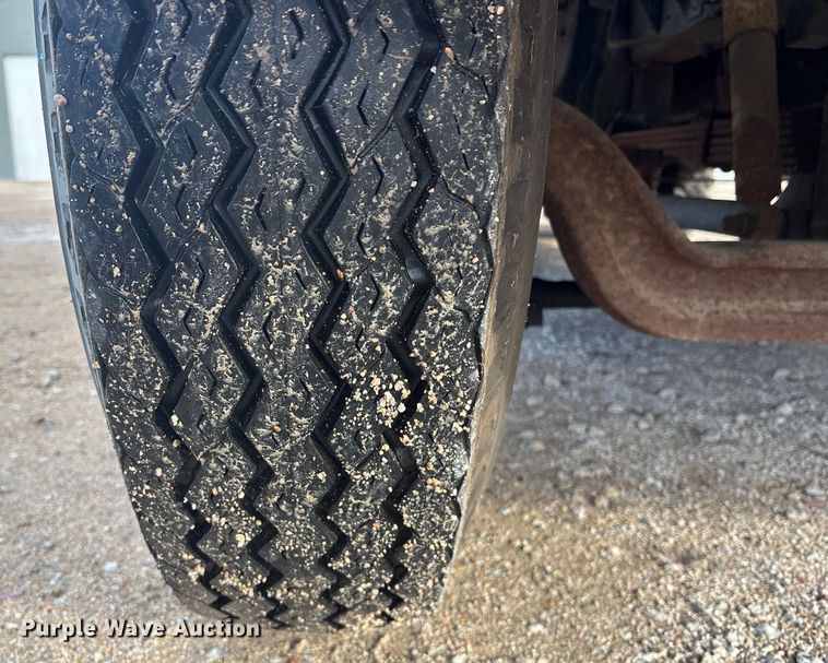 image for item EE4202 1984 GMC 7000 bucket truck