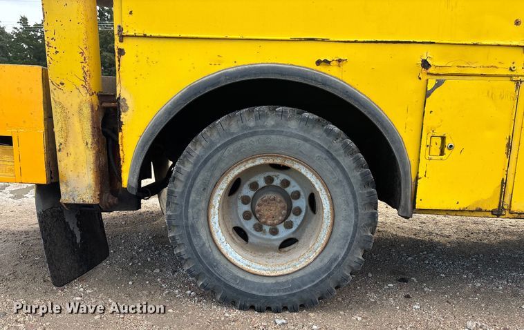 image for item EE4202 1984 GMC 7000 bucket truck