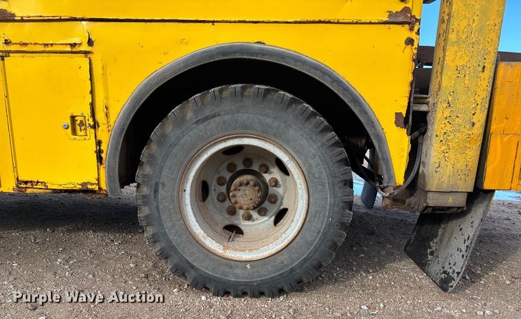 image for item EE4202 1984 GMC 7000 bucket truck