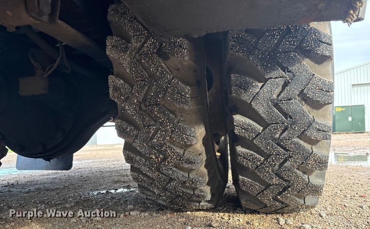 image for item EE4202 1984 GMC 7000 bucket truck