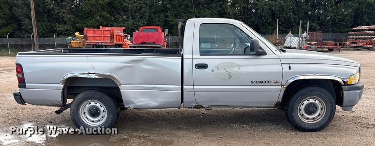 image for item EE4207 1998 Dodge Ram 1500 pickup truck