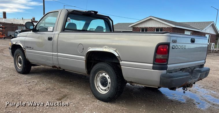 image for item EE4207 1998 Dodge Ram 1500 pickup truck