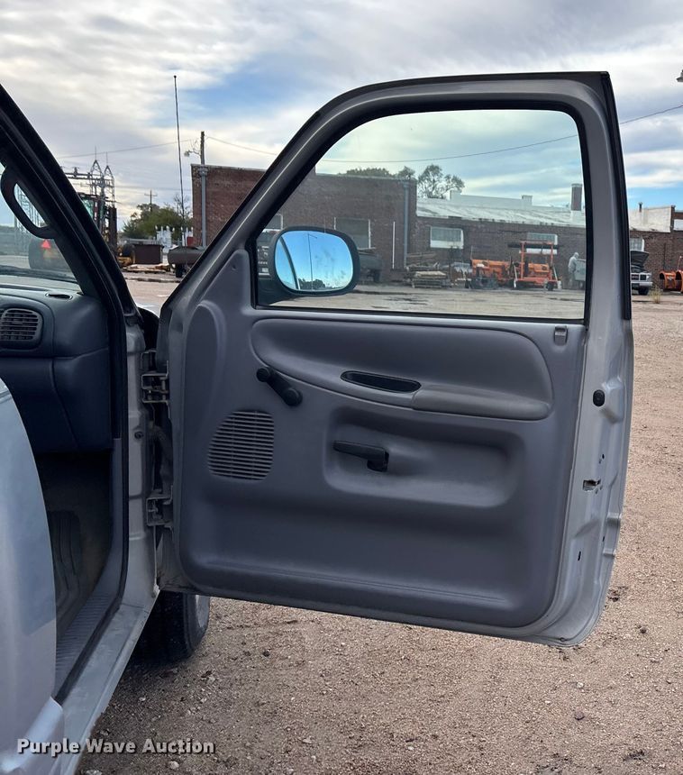image for item EE4207 1998 Dodge Ram 1500 pickup truck
