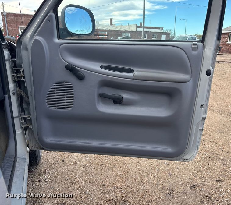 image for item EE4207 1998 Dodge Ram 1500 pickup truck