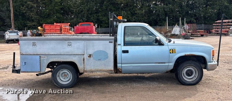 image for item EE4234 1989 GMC Sierra C1500 utility bed pickup truck