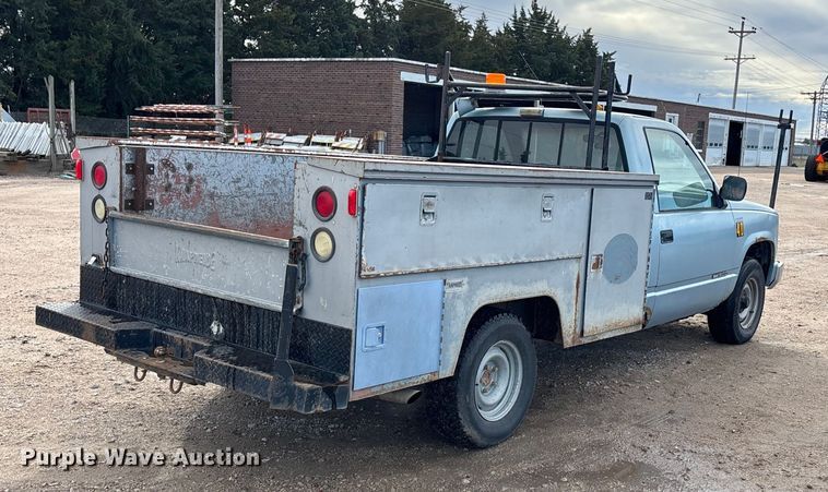 image for item EE4234 1989 GMC Sierra C1500 utility bed pickup truck