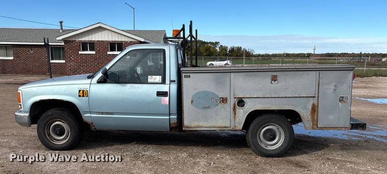 image for item EE4234 1989 GMC Sierra C1500 utility bed pickup truck