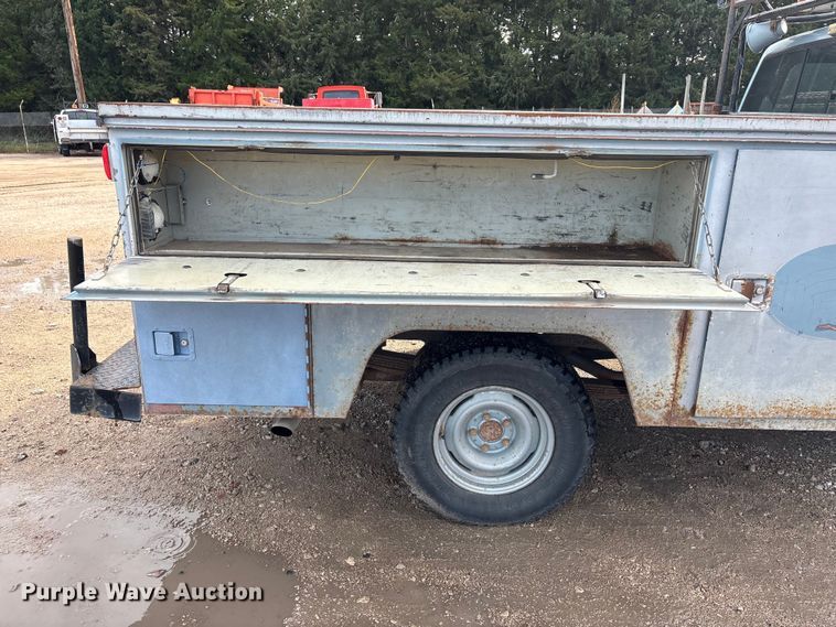 image for item EE4234 1989 GMC Sierra C1500 utility bed pickup truck