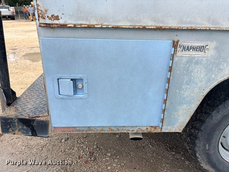 image for item EE4234 1989 GMC Sierra C1500 utility bed pickup truck