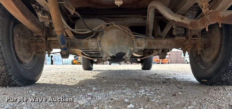 image for item EE4234 1989 GMC Sierra C1500 utility bed pickup truck