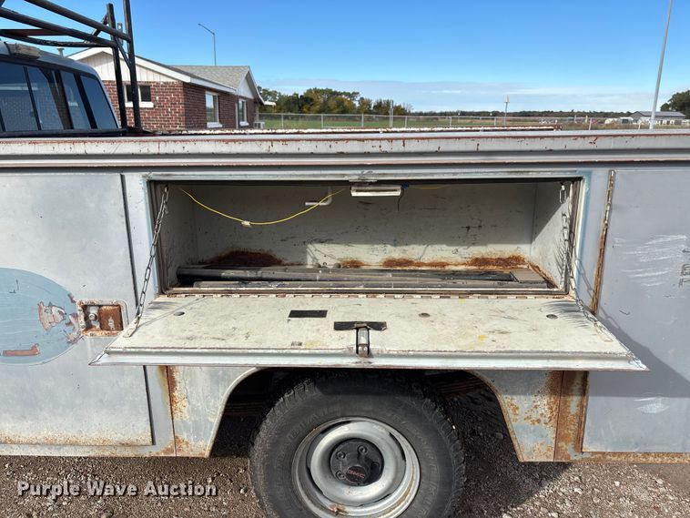 image for item EE4234 1989 GMC Sierra C1500 utility bed pickup truck