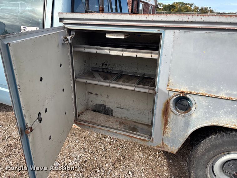 image for item EE4234 1989 GMC Sierra C1500 utility bed pickup truck