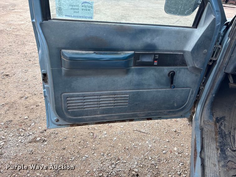 image for item EE4234 1989 GMC Sierra C1500 utility bed pickup truck