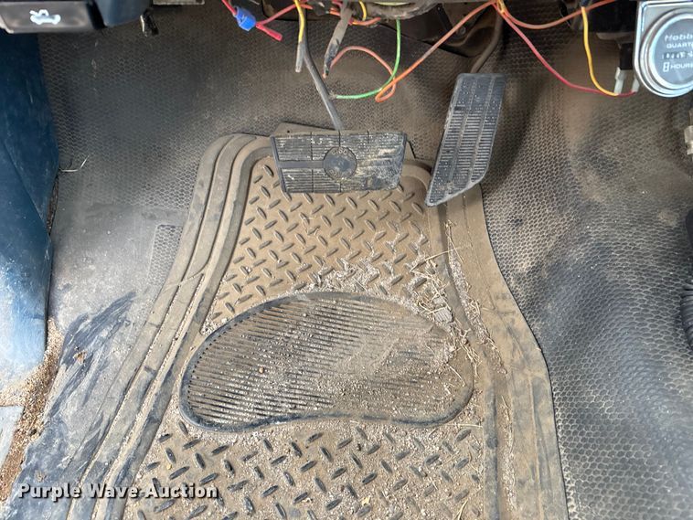 image for item EE4234 1989 GMC Sierra C1500 utility bed pickup truck