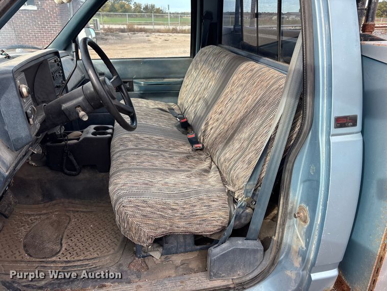 image for item EE4234 1989 GMC Sierra C1500 utility bed pickup truck