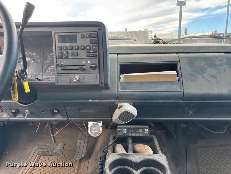 image for item EE4234 1989 GMC Sierra C1500 utility bed pickup truck