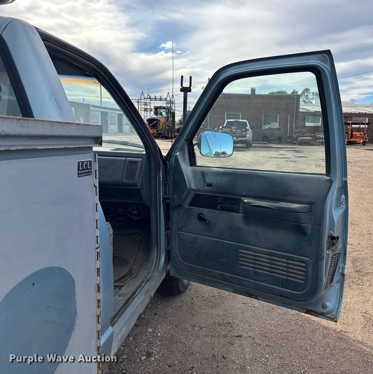 image for item EE4234 1989 GMC Sierra C1500 utility bed pickup truck