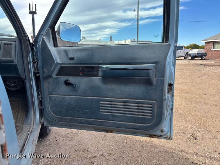 image for item EE4234 1989 GMC Sierra C1500 utility bed pickup truck