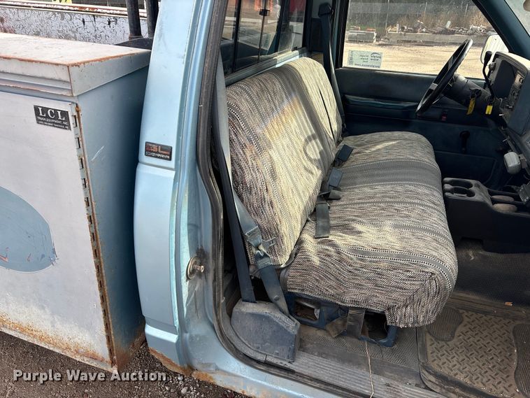 image for item EE4234 1989 GMC Sierra C1500 utility bed pickup truck