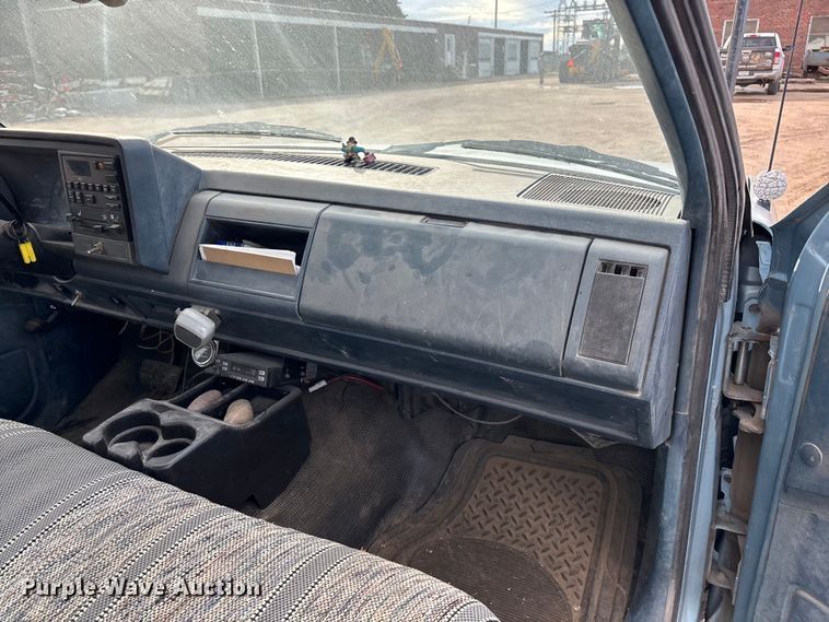 image for item EE4234 1989 GMC Sierra C1500 utility bed pickup truck