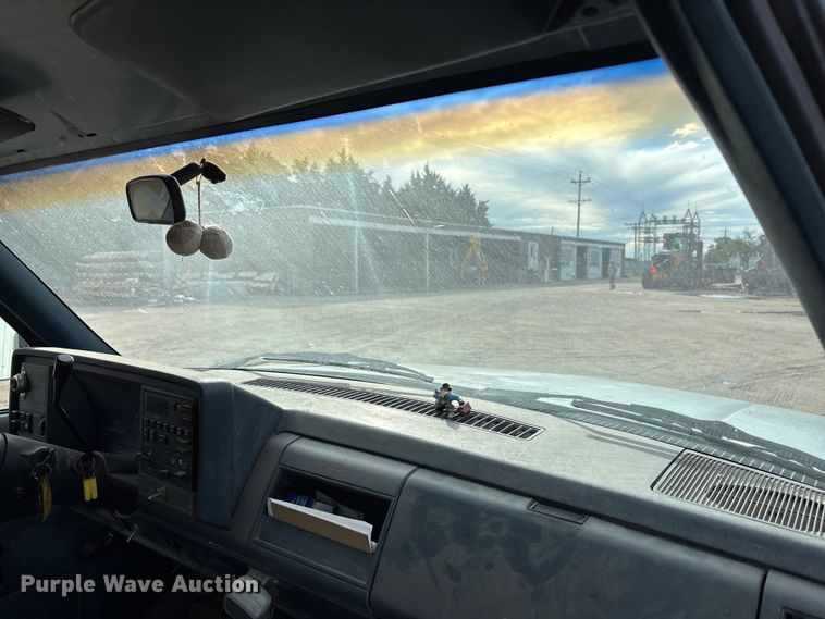 image for item EE4234 1989 GMC Sierra C1500 utility bed pickup truck